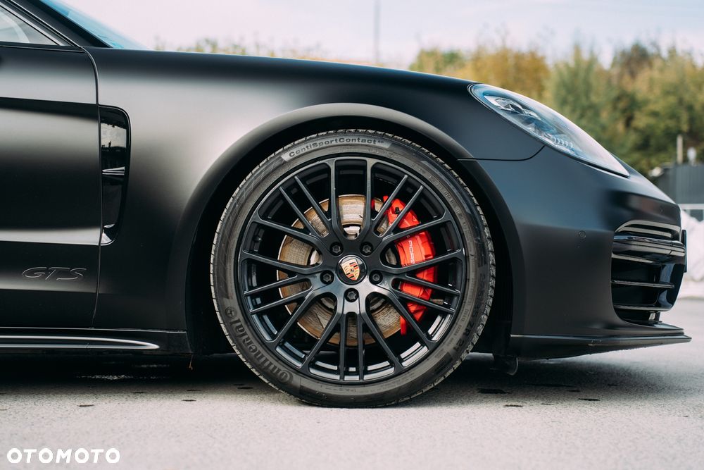 Porsche Panamera GTS Sport Turismo - 4