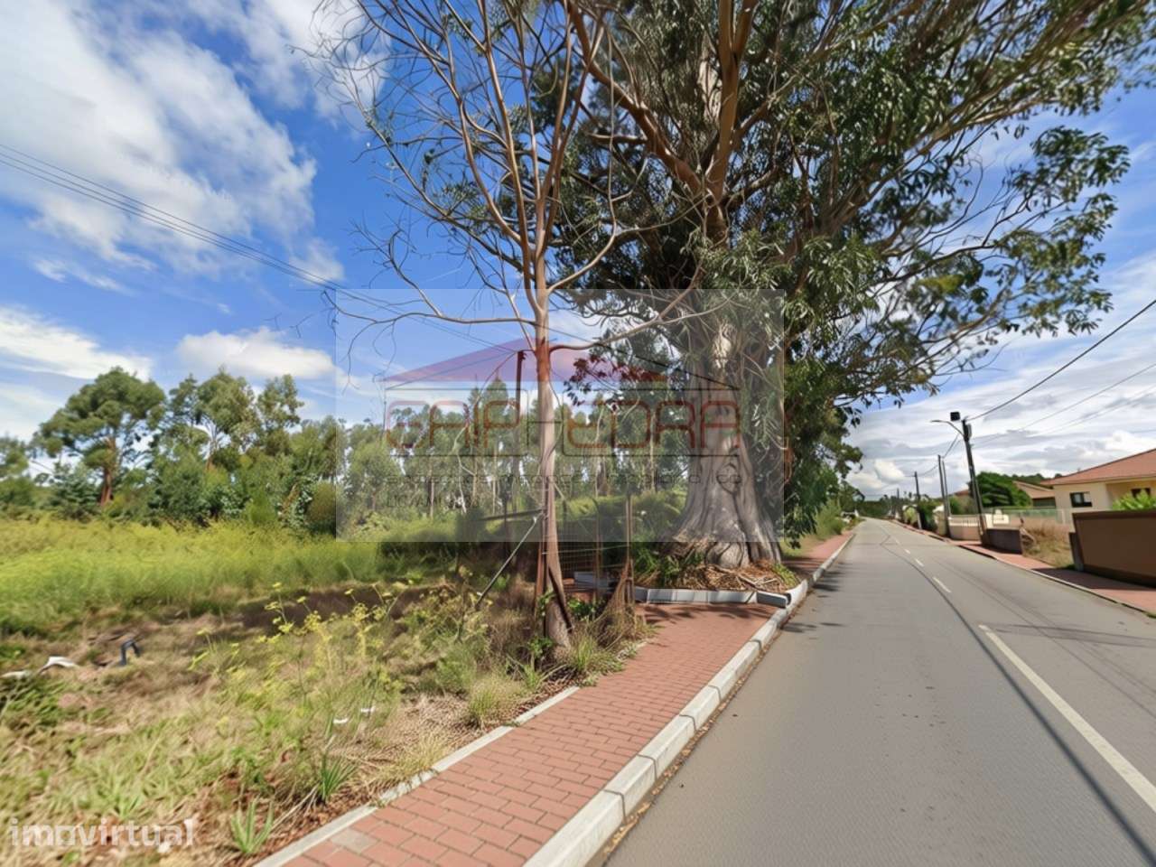 Terreno urbano com 3500m², acesso pavimentado e utilidades - Grande imagem: 3/12