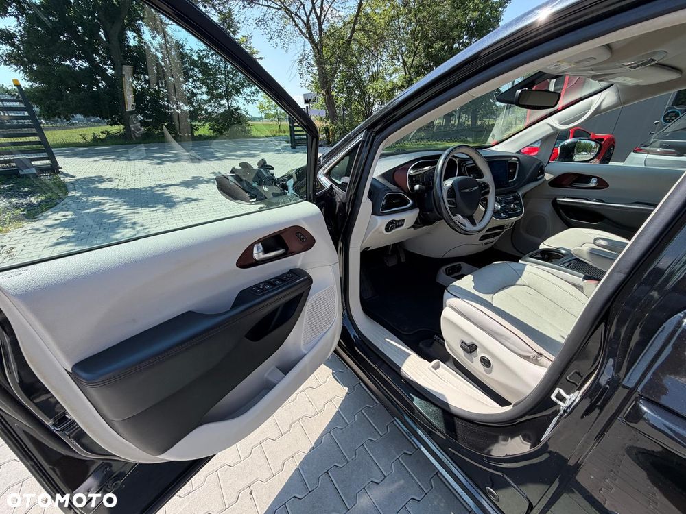 Chrysler Pacifica - 15