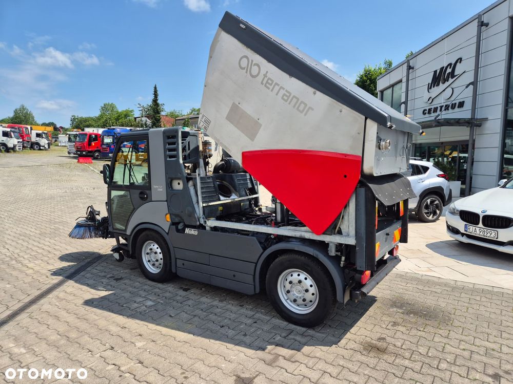 Hako Citymaster 2200 / ZAMIATARKA DROGOWA / KOMPAKTOWA ZAMIATARKA / SERWISOWANA / 2 MIEJSCA / EURO 6 / IDEALNA DO MIASTA I CHODNIKI / BEZWYPADKOWA / MOŻLIWOŚĆ TRANSPORTU - 31