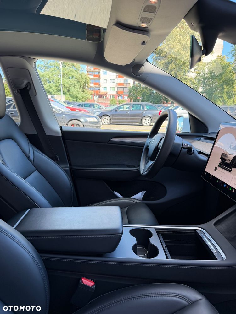 Tesla Model Y Performance AWD - 27