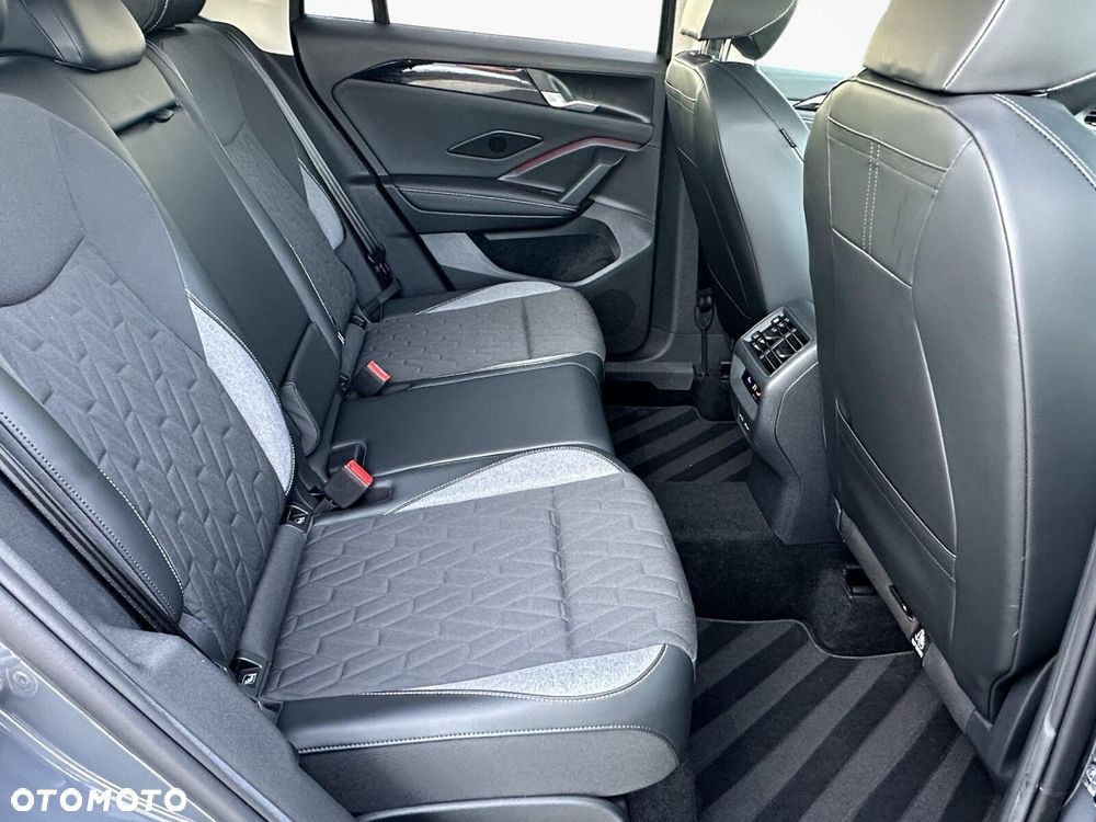 Volkswagen Tiguan - 16