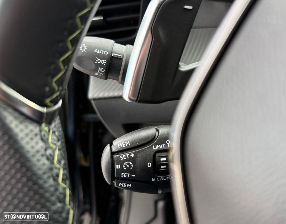 Peugeot 2008 1.2 PureTech GT EAT8 - 15