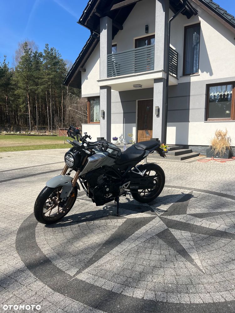 Honda CB - 1