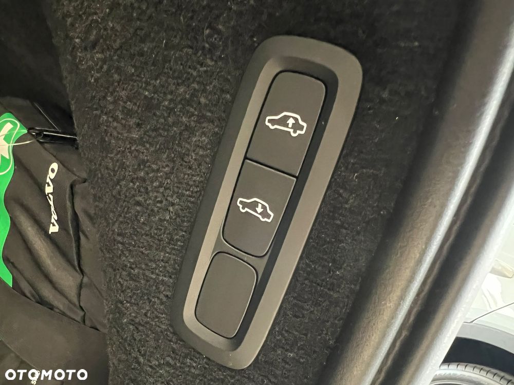 Volvo XC 90 B5 D AWD Ultimate Dark 7os - 30