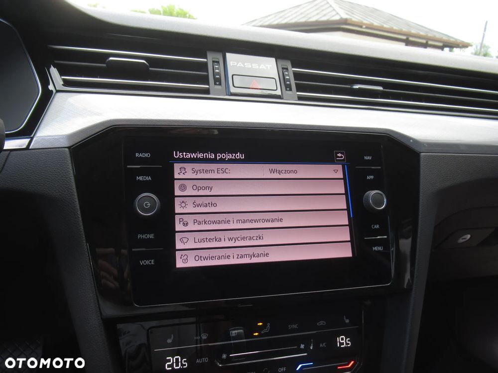 Volkswagen Passat 2.0 TSI Business DSG - 23