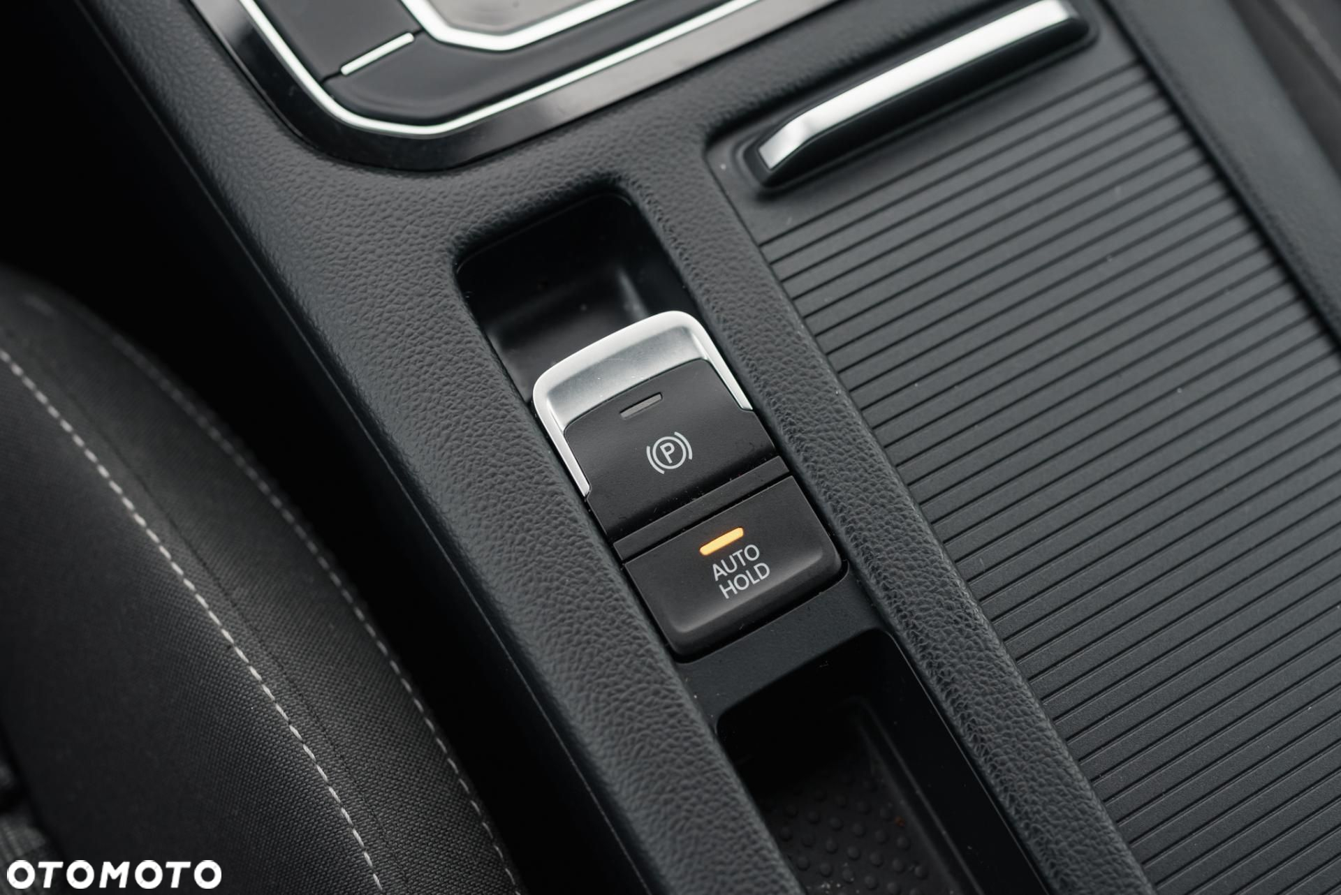 Volkswagen Passat - 32