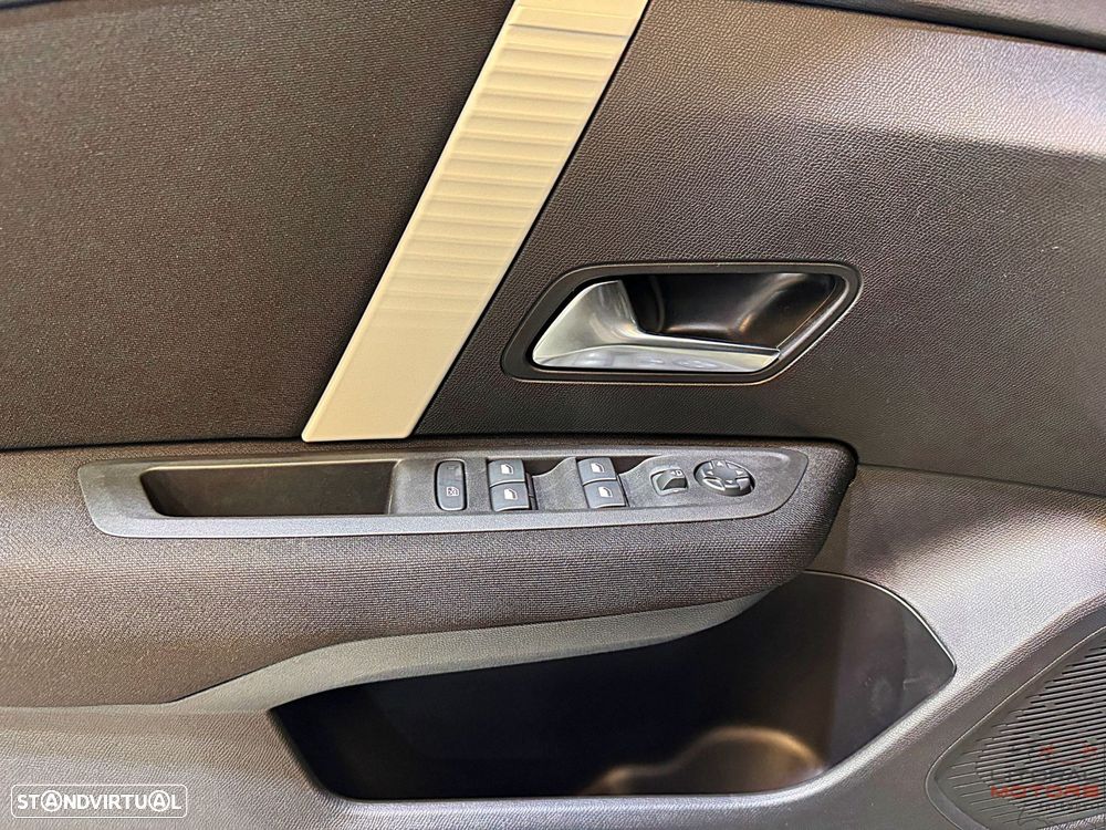 Citroën C4 1.2 Hybrid Plus e-DSC6 — fotografia 17