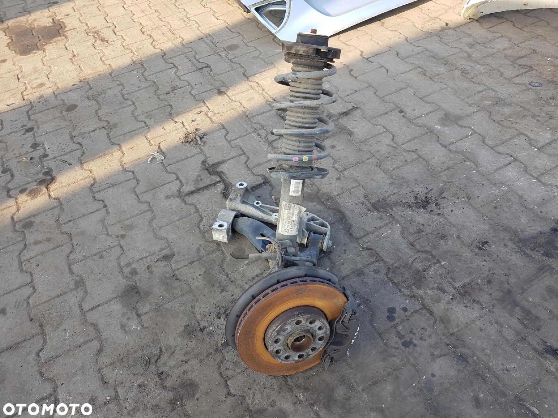VW TOURAN 2 II 10-15r 1.6 TDI WAHACZ AMORTYZATOR ZWROTNICA PRAWA PRZÓD - 1