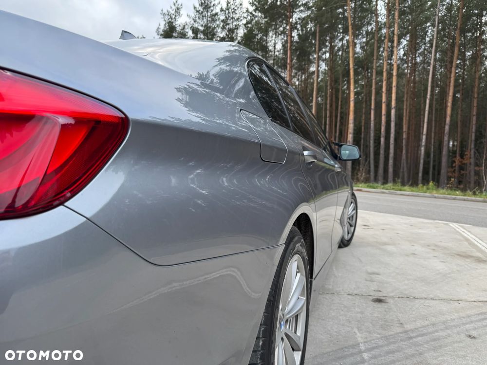 BMW Seria 5 525d xDrive Sport-Aut - 17