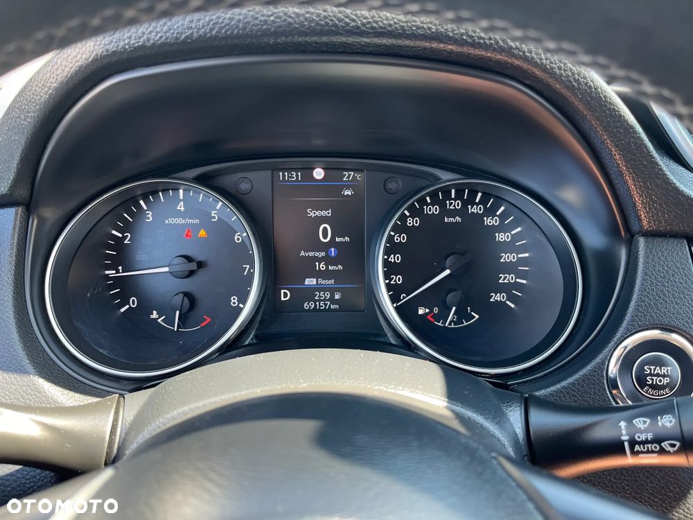 Nissan Qashqai - 25