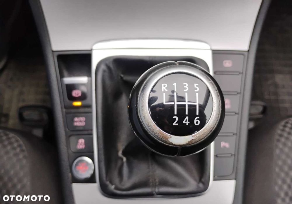 Volkswagen Passat - 17
