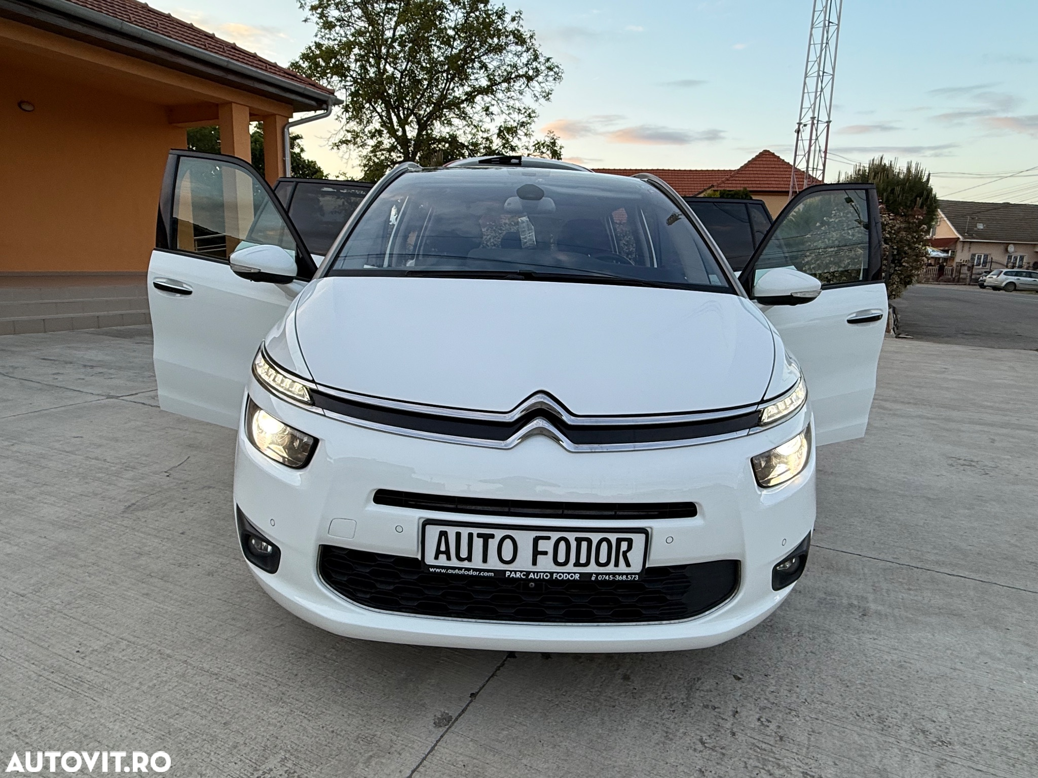 Citroën C4 Grand Picasso e-HDi 115 ETG6 Exclusive - 27