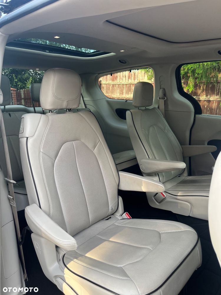 Chrysler Pacifica - 11