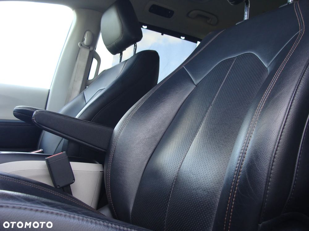 Chrysler Pacifica - 13