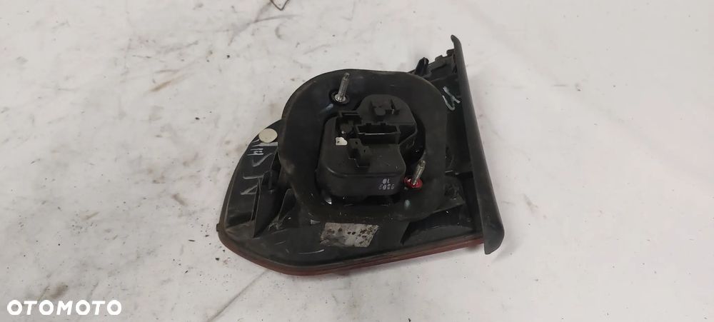 .  LAMPA LEWA W KLAPE VOLKSWAGEN GOLF VI 6 - 3