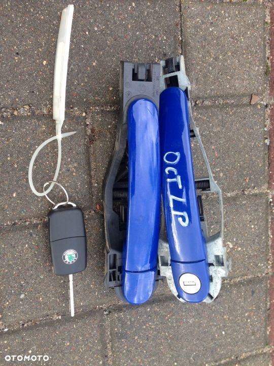 SKODA OCTAVIA KLAMKA WKŁADKA ZAMEK KLUCZYK 4590 - 1