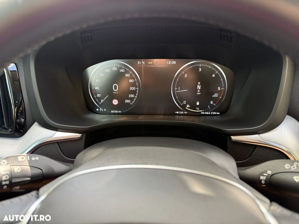 Volvo XC 60 B4 MHEV AWD Momentum Pro - 10
