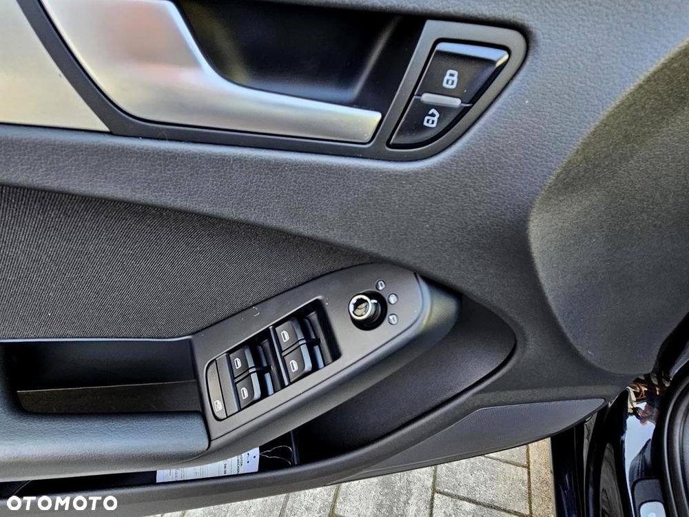 Audi A4 Avant 2.0 TDI DPF Ambiente - 31