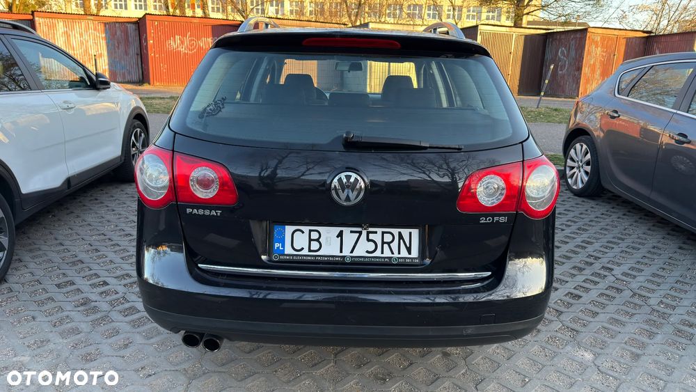 Volkswagen Passat 2.0 FSI Individual - 17