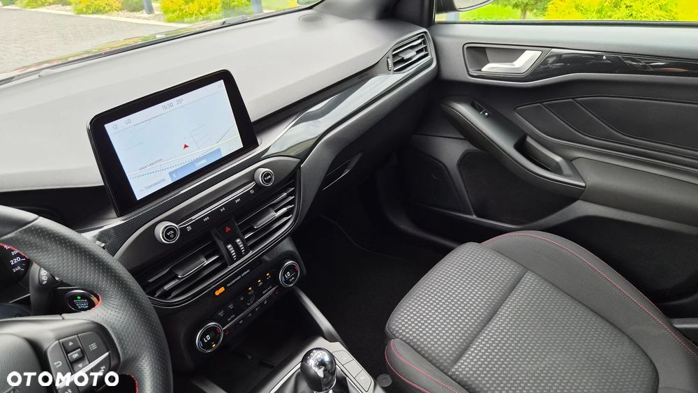 Ford Focus 1.0 EcoBoost Hybrid ST-LINE DESIGN - 12