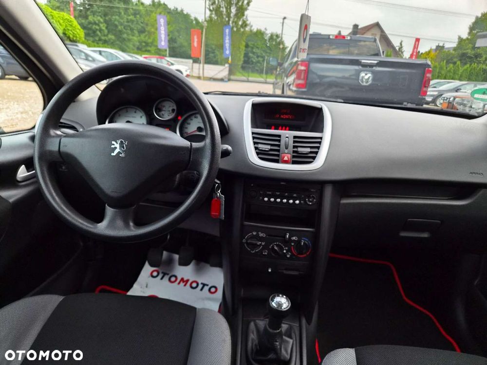 Peugeot 207 - 8