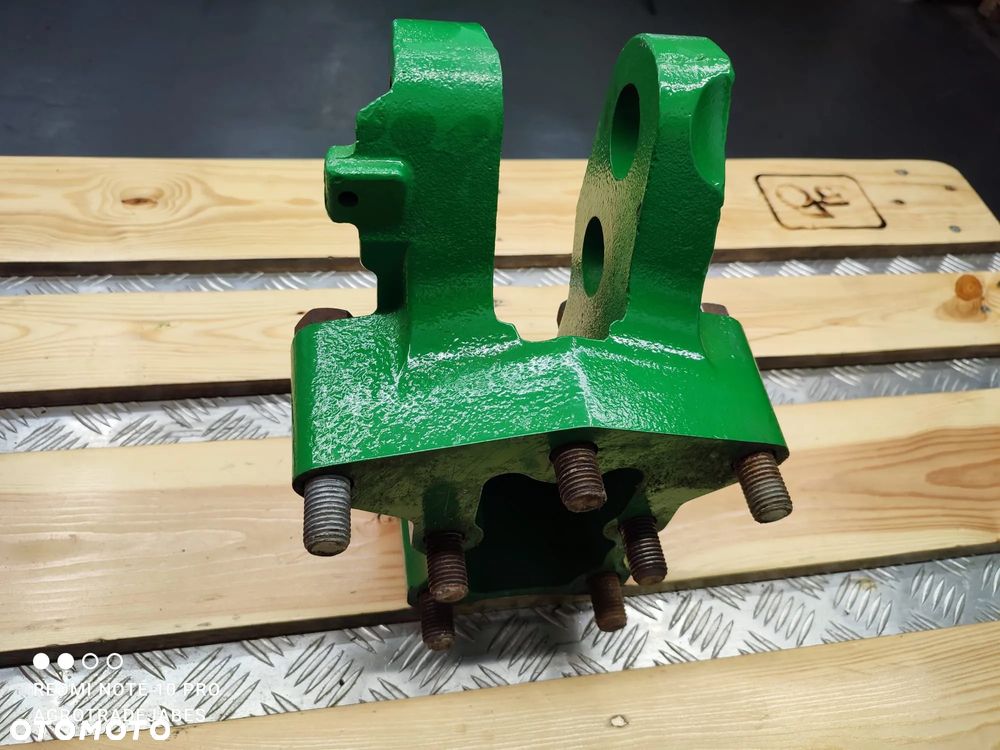 Wspornik łącznika centralnego R241963 John Deere 8235R - 5