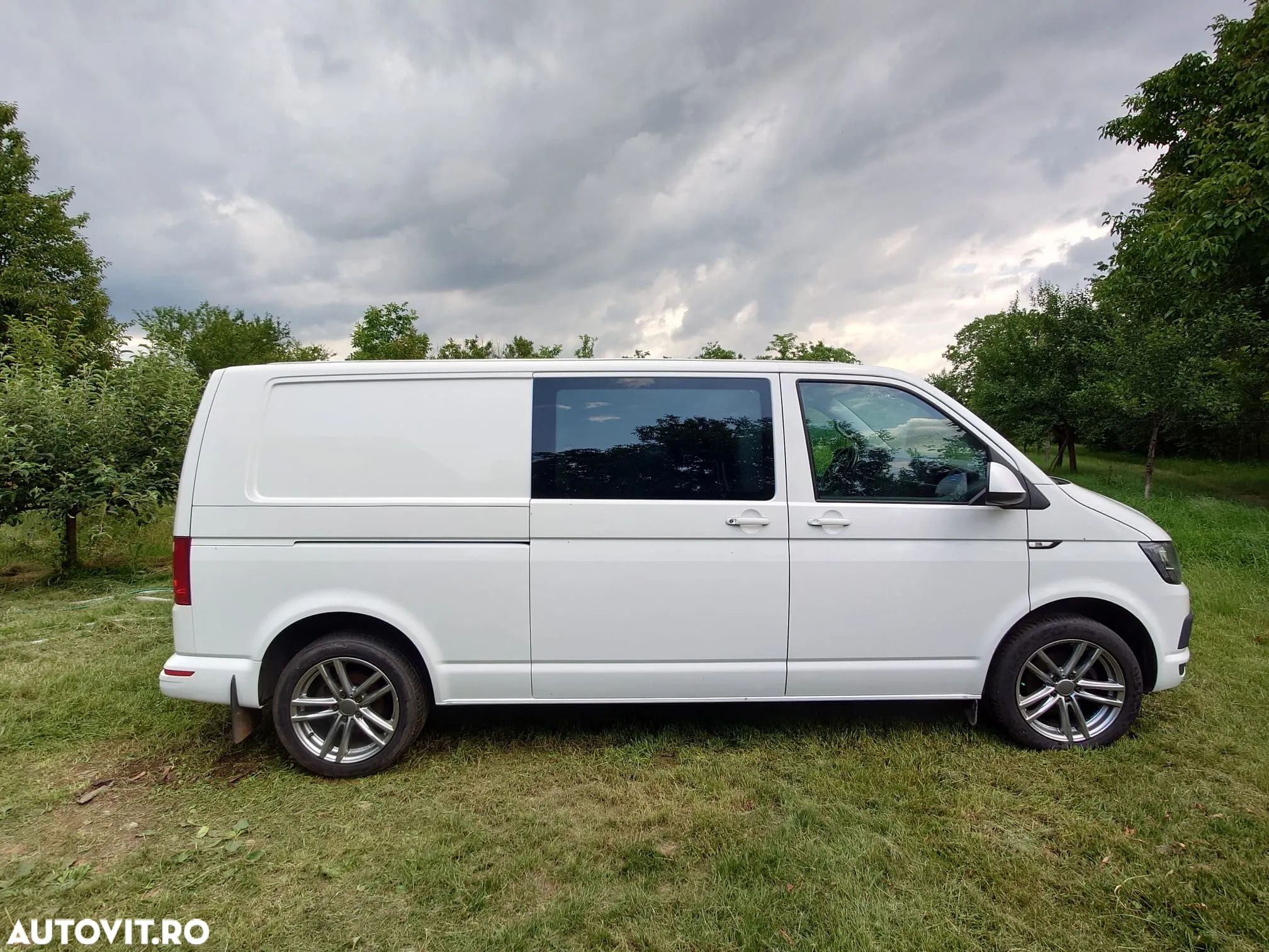 Volkswagen Transporter - 1