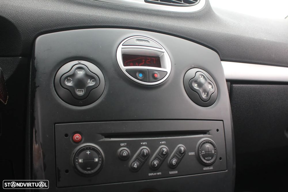 Renault Clio 1.5 dCi Dynamique S - 32