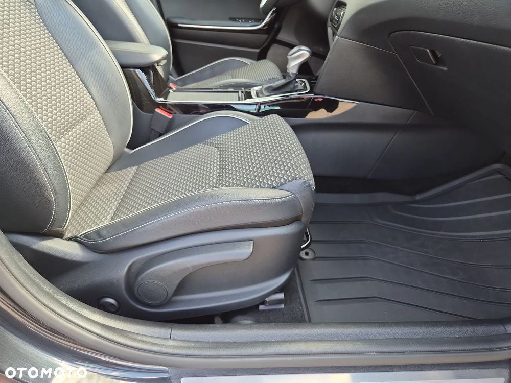 Kia XCeed 1.5 T-GDI Business Line DCT - 32