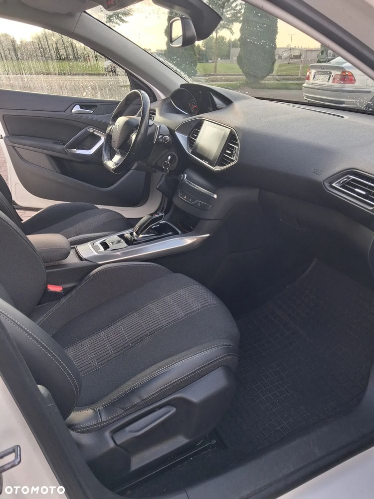 Peugeot 308 PureTech 130 GPF EAT8 Stop & Start Allure - 6