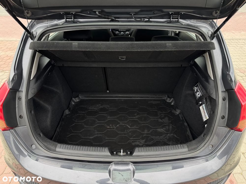 Kia Ceed - 11