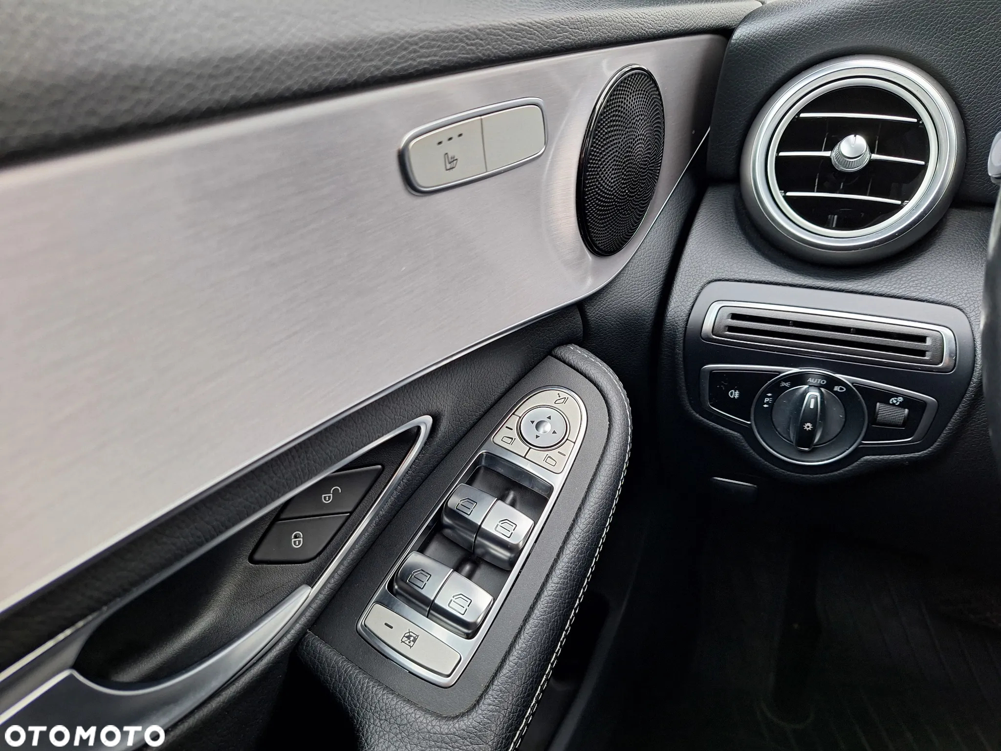 Mercedes-Benz Klasa C 220 d 9G-TRONIC - 31