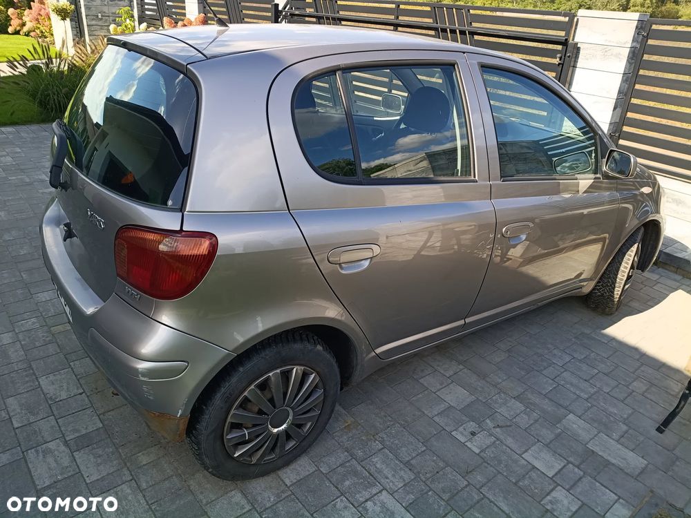 Toyota Yaris 1.0 Base - 8