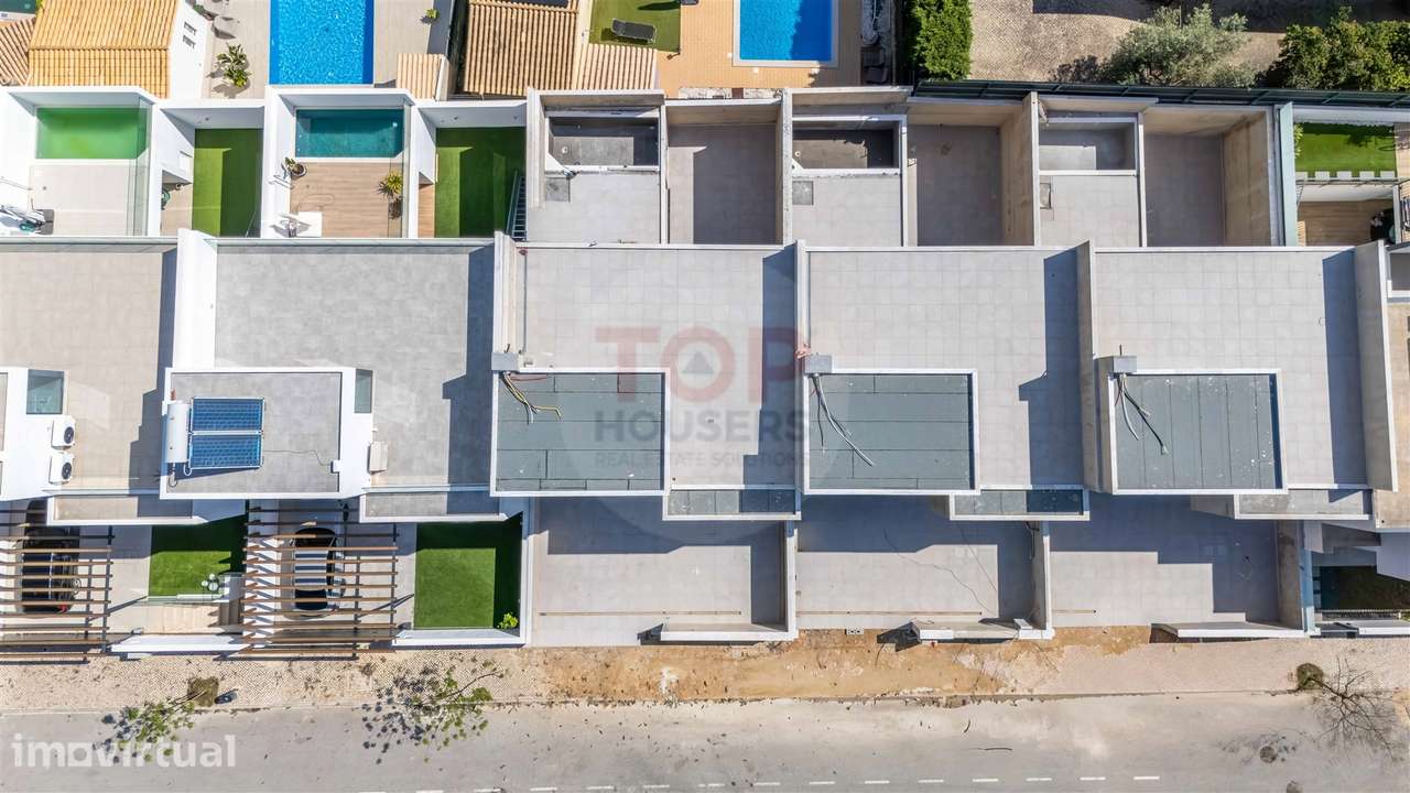 Moradia V3+1 de arquitetura contemporânea em Gambelas, Faro - Grande imagem: 3/29