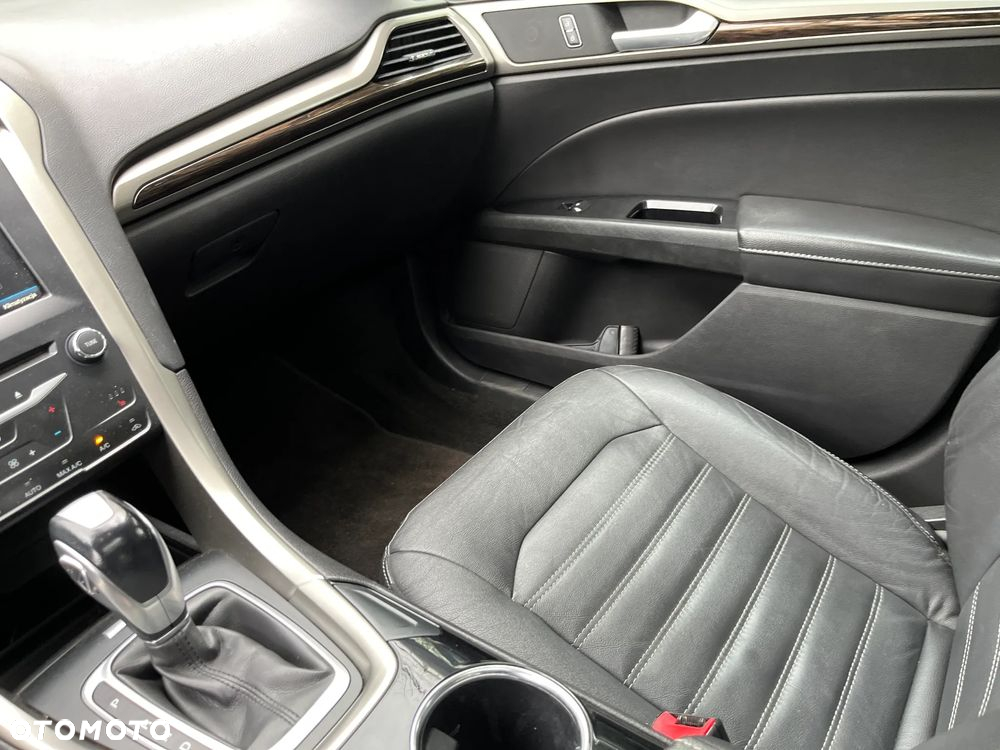 Ford Fusion - 24