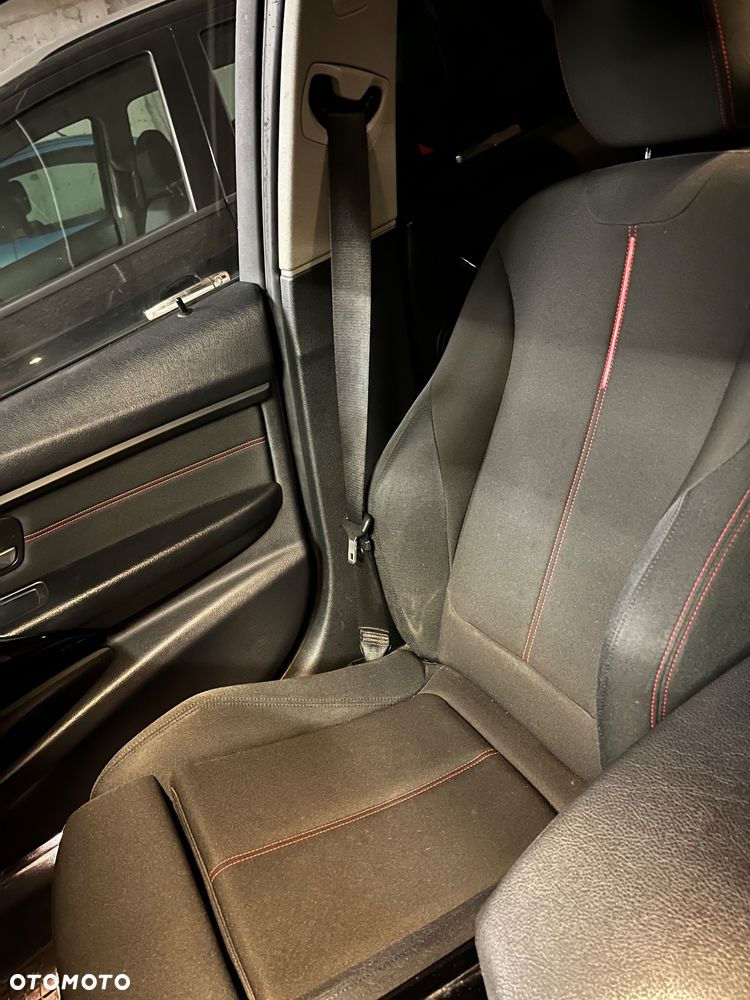 BMW Seria 3 318d Sport Line - 9