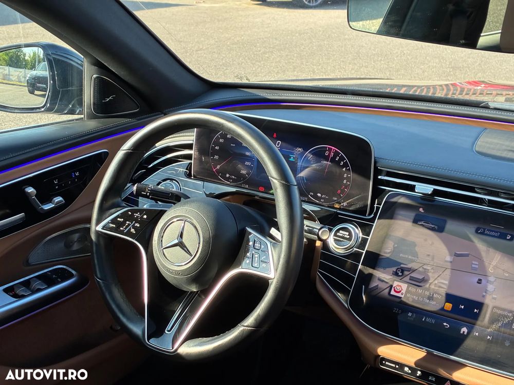 Mercedes-Benz E 300 4MATIC PHEV - 11