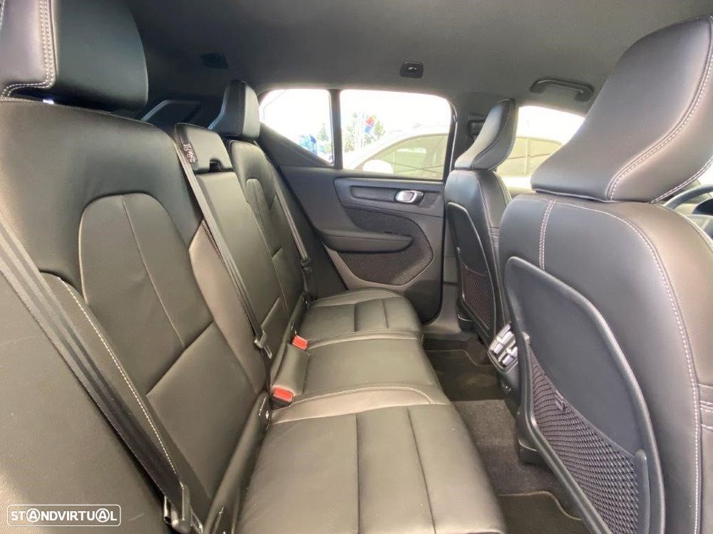Volvo XC 40 1.5 T2 R-Design Geartronic - 11