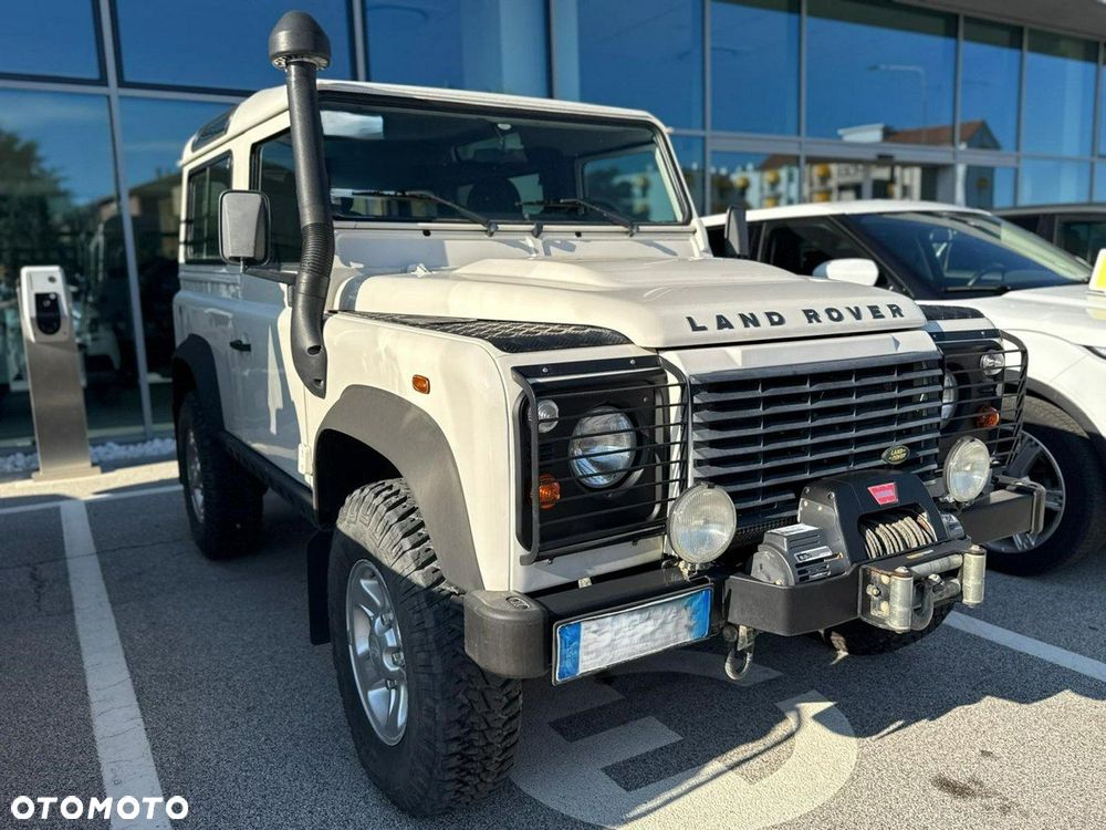 Land Rover Defender - 2