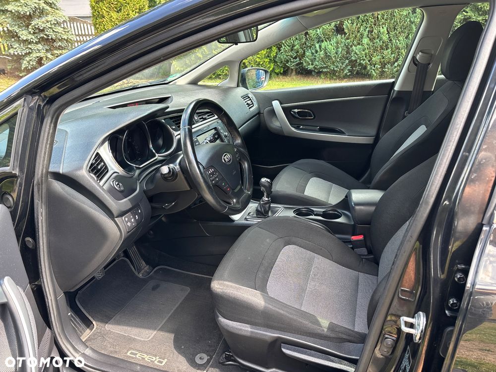 Kia Ceed 1.6 CRDi 136 ISG Dream-Team Edition - 31