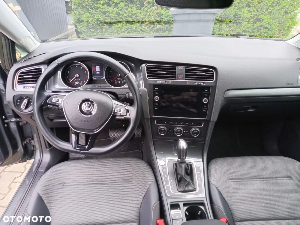 Volkswagen Golf - 10