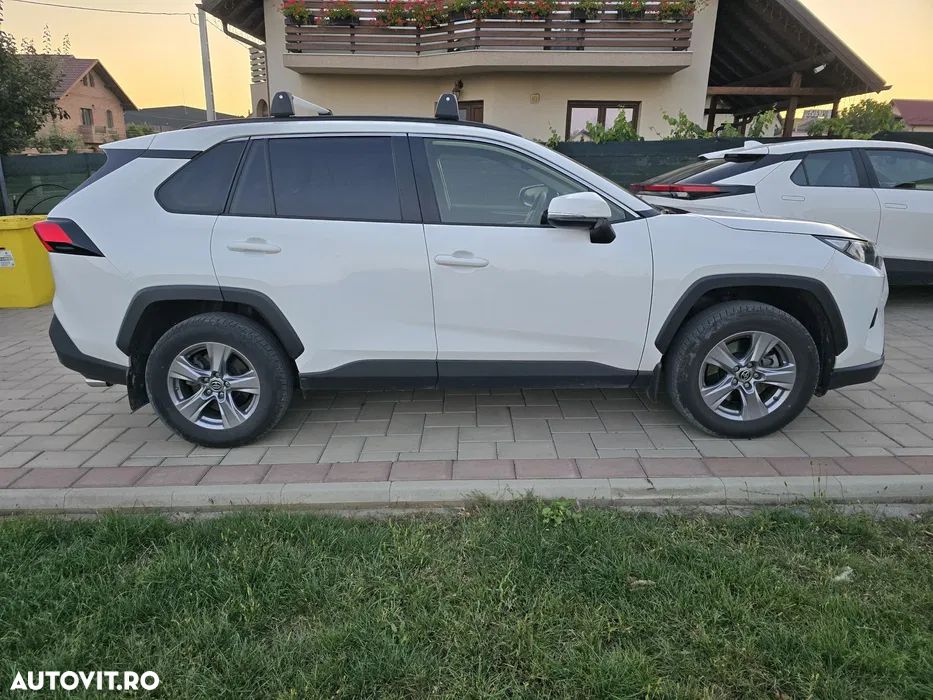 Toyota RAV4 Standard - 2