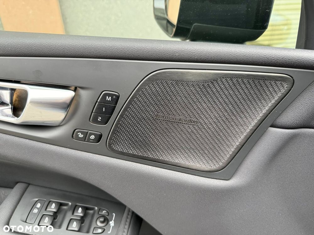 Volvo XC 60 B4 B Plus Dark - 6