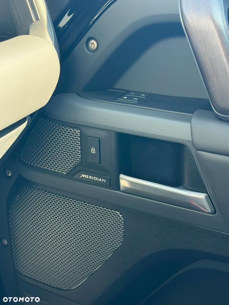 Land Rover Defender - 27