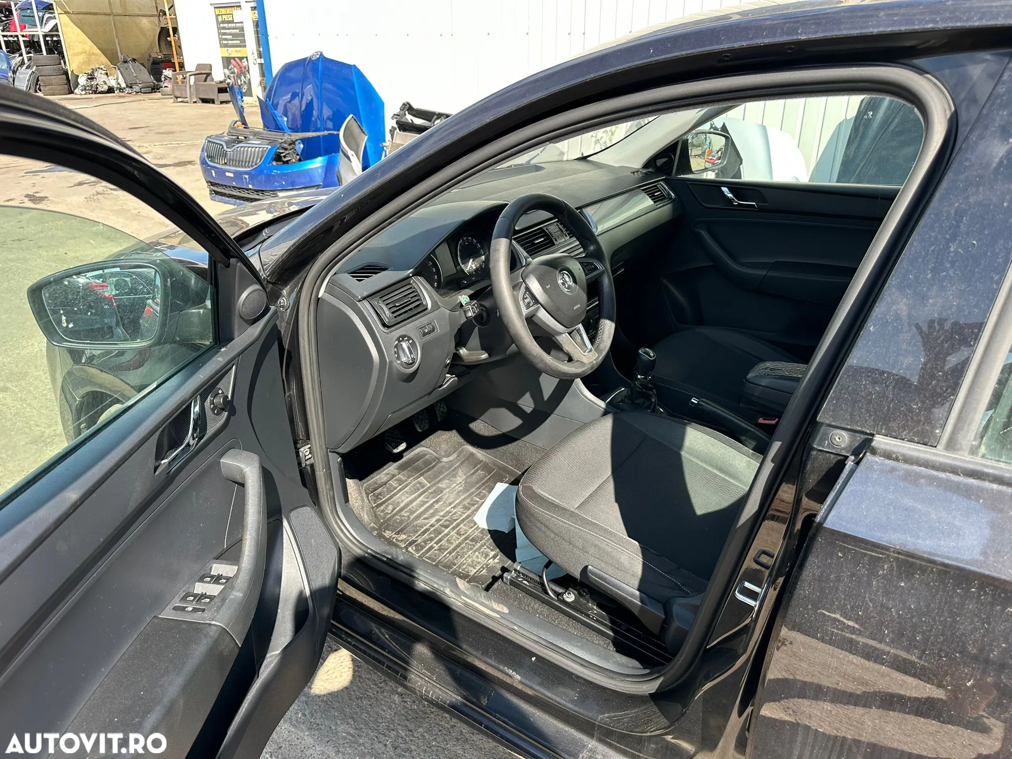 Dezmembrez Skoda Rapid 1.6tdi - 6