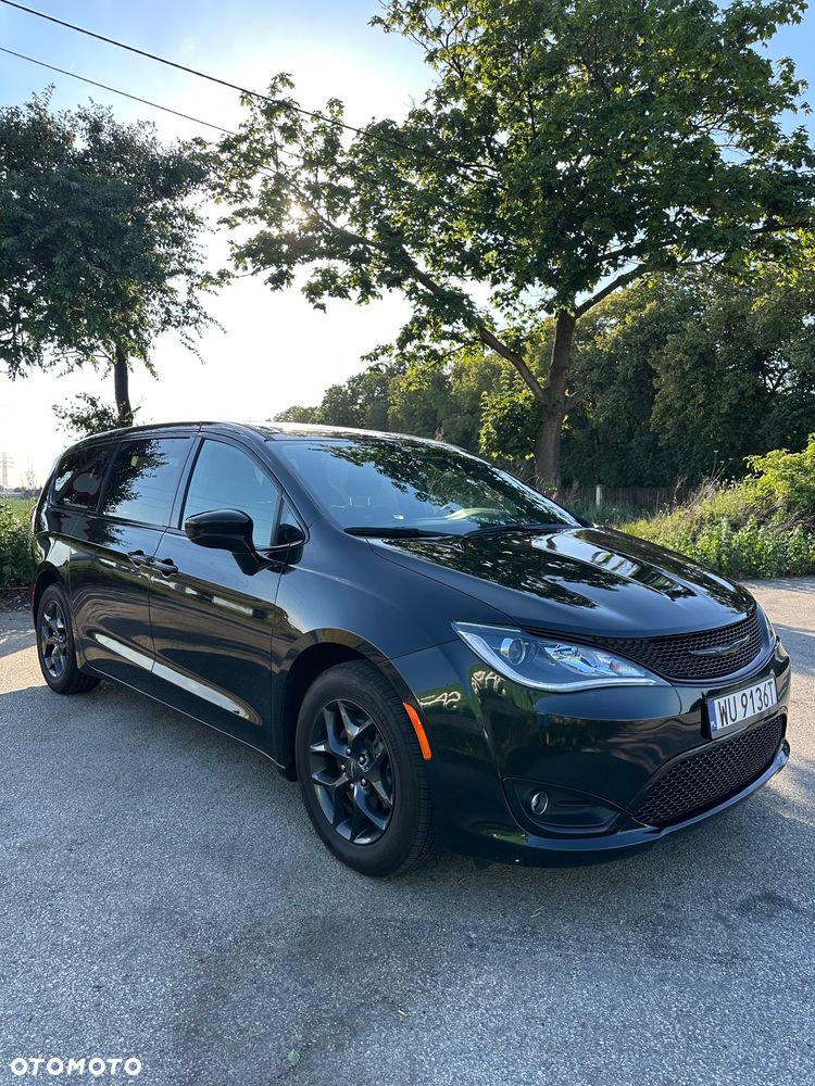Chrysler Pacifica - 2