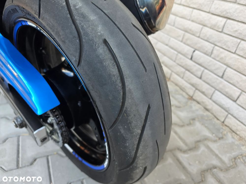 Suzuki GSR - 10