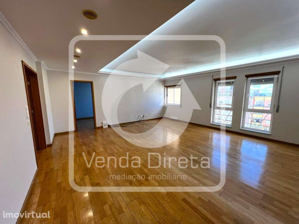 ApartamentoT4 com 2 estacionamentos e 2 Arrecadações na Av. do Boca... - Grande imagem: 3/29