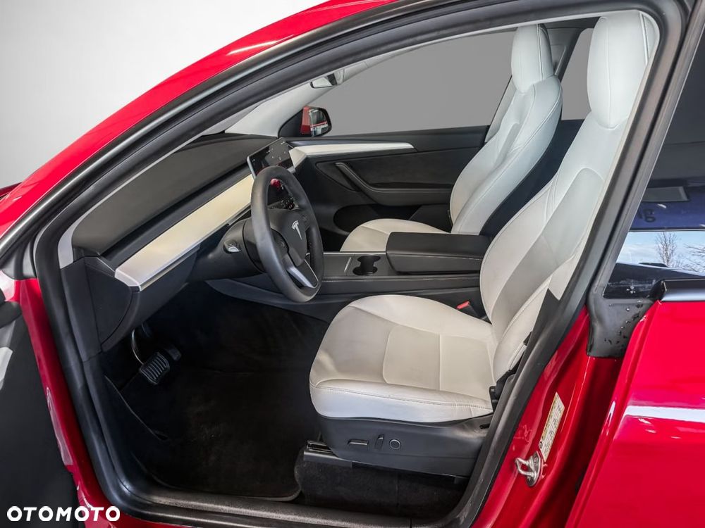 Tesla Model Y - 13
